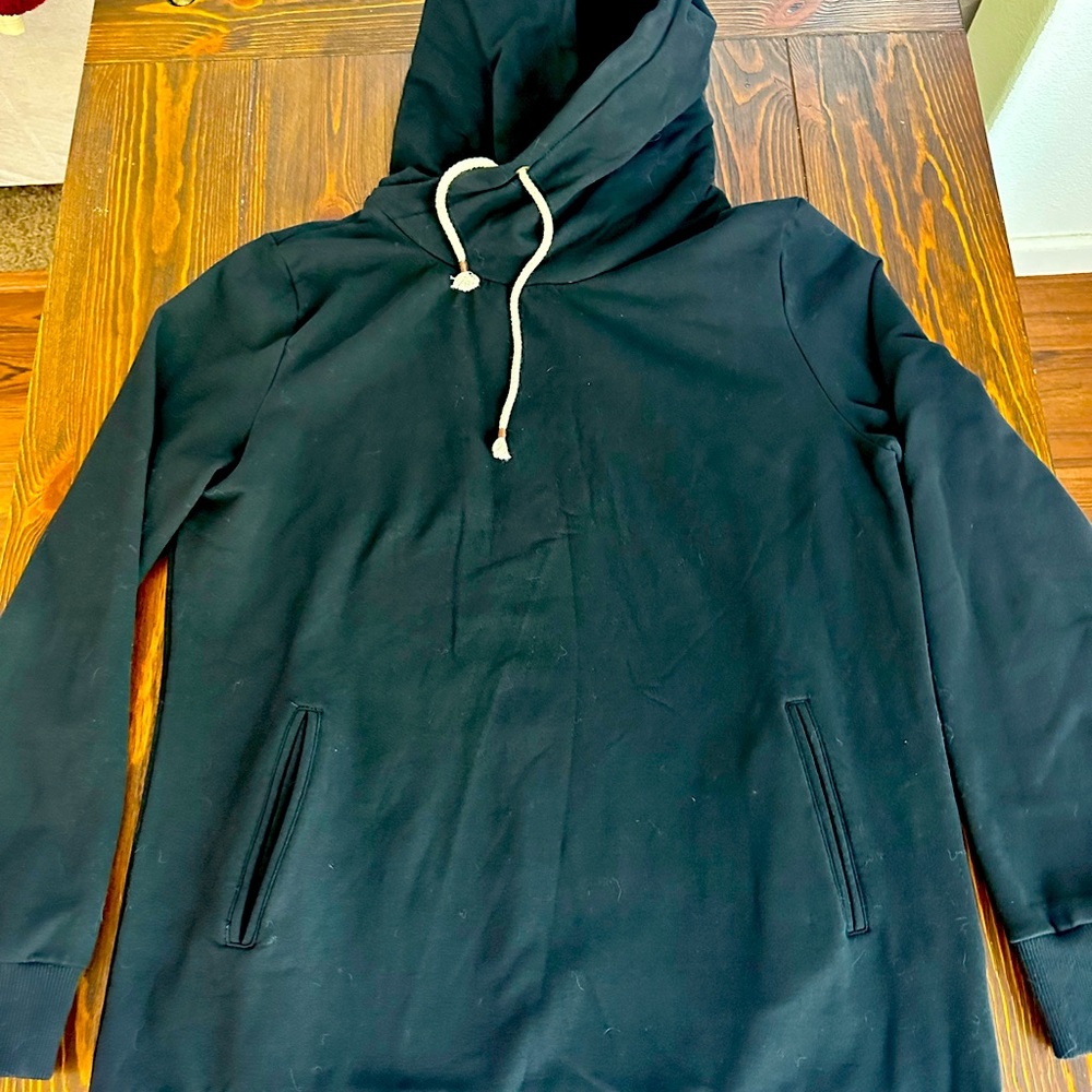 XL women’s ampersand black pull over hoodie